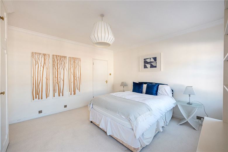 2 bedroom flat, Reeves Mews, Mayfair W1K - Available