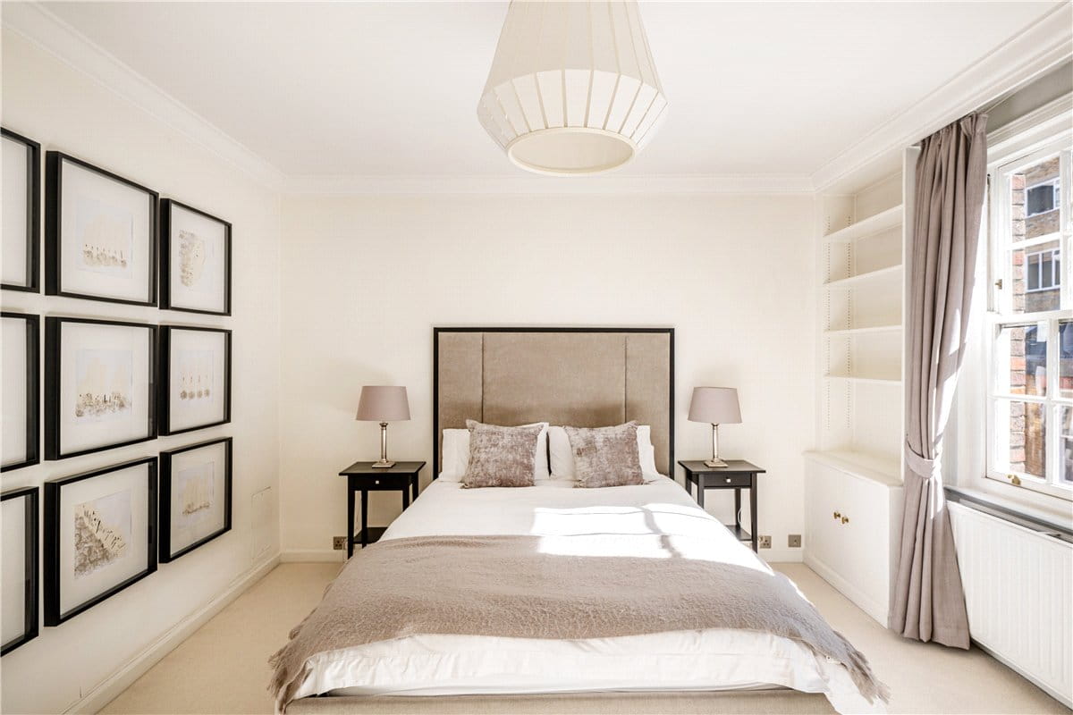 2 bedroom flat, Reeves Mews, Mayfair W1K - Available
