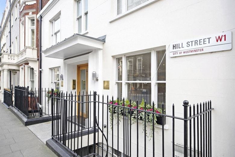  bedroom flat, Hill Street, Mayfair W1J - Available