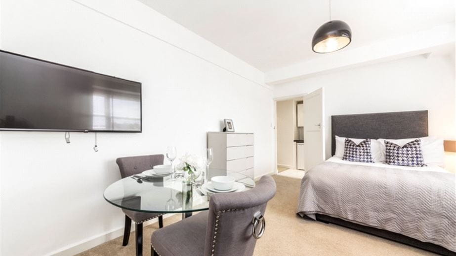  bedroom flat, Hill Street, Mayfair W1J - Available