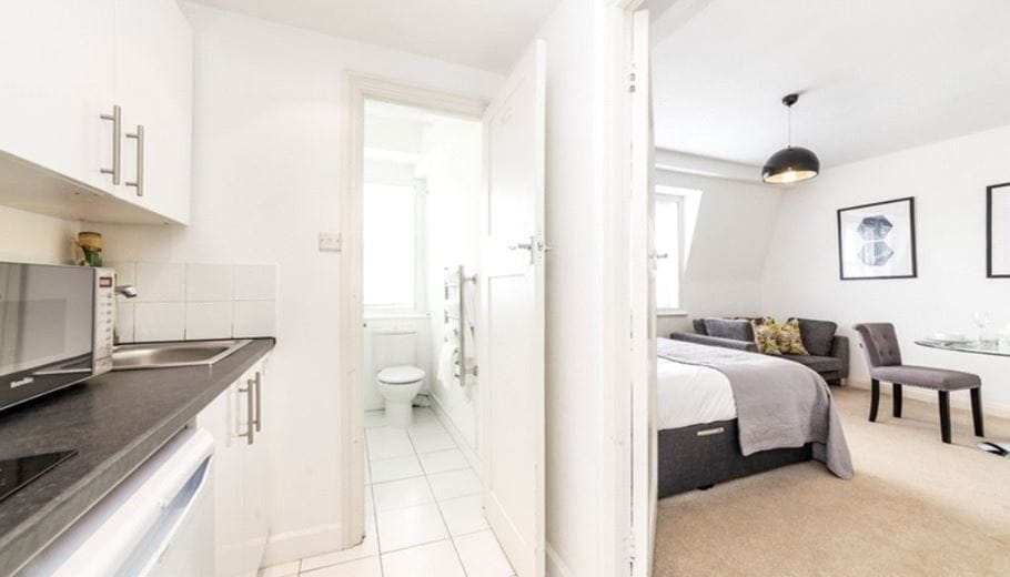  bedroom flat, Hill Street, Mayfair W1J - Available