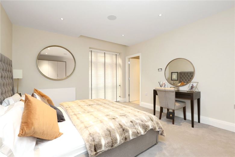 2 bedroom flat, Bell Yard, Strand WC2A - Available
