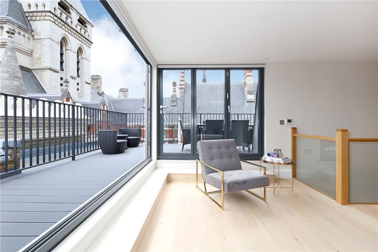 3 bedroom flat, Bell Yard, Strand WC2A - Available