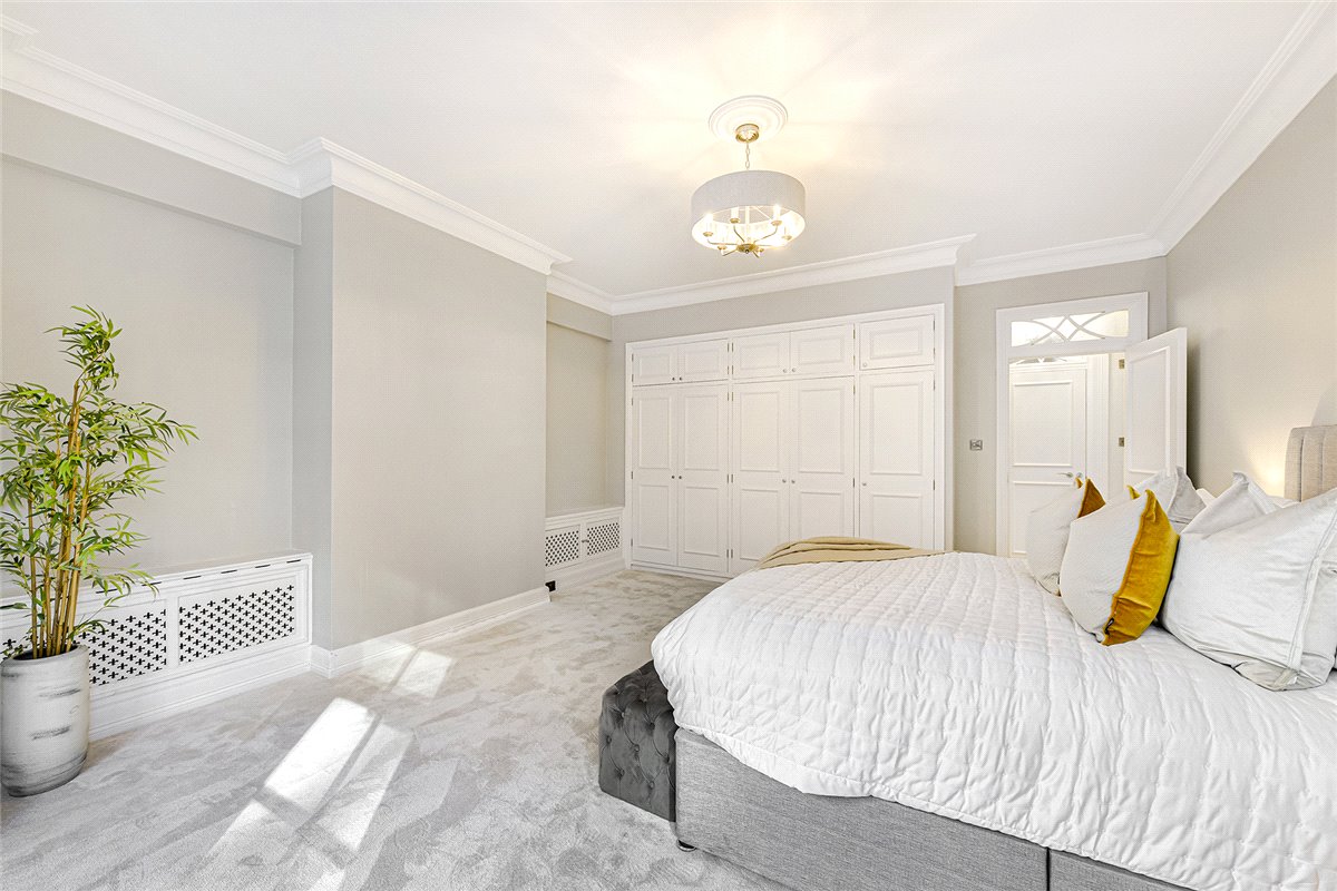4 bedroom flat, Grosvenor Square, Mayfair W1K - Available