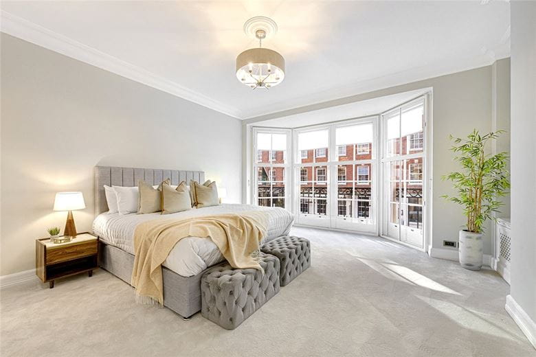 4 bedroom flat, Grosvenor Square, Mayfair W1K - Available