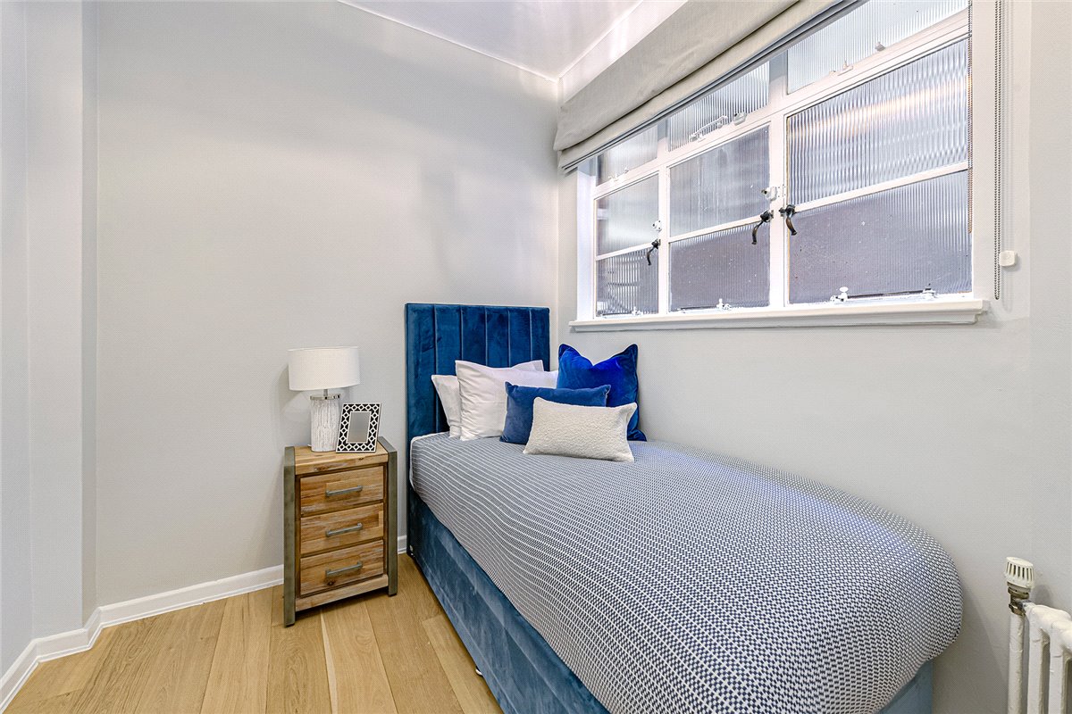 4 bedroom flat, Grosvenor Square, Mayfair W1K - Available