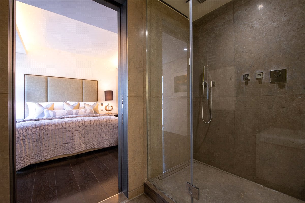 2 bedroom flat, Duke Street, Mayfair W1K - Available