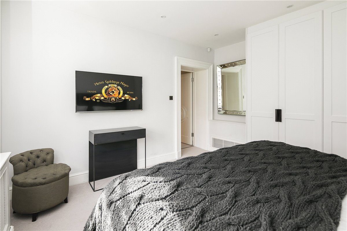 3 bedroom flat, North Audley Street, London W1K - Available