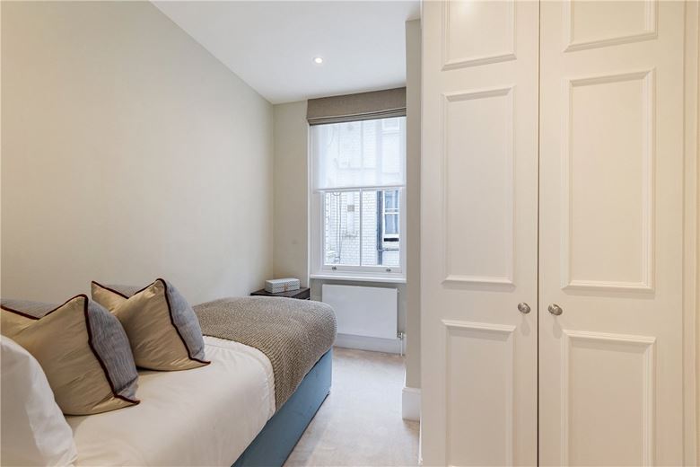 3 bedroom flat, St Georges Court, Gloucester Road SW7 - Available