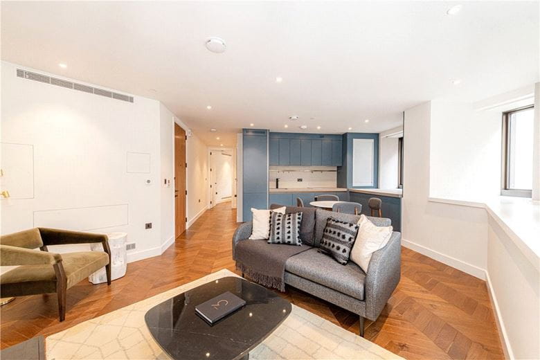 1 bedroom flat, Newton Street, Covent Garden WC2B - Available