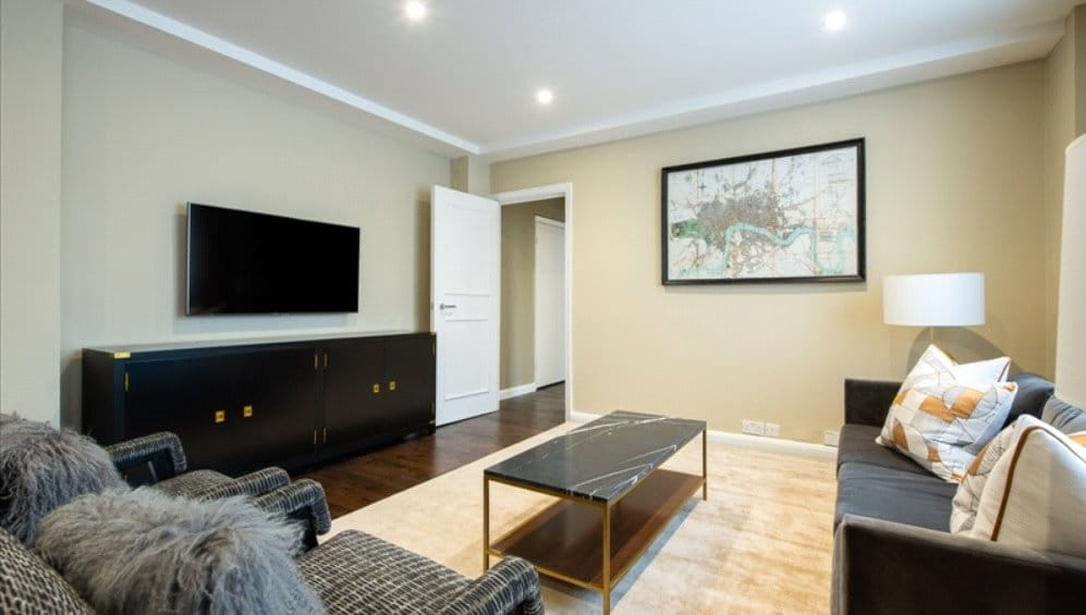 3 bedroom flat, Hill Street, Mayfair W1J - Available