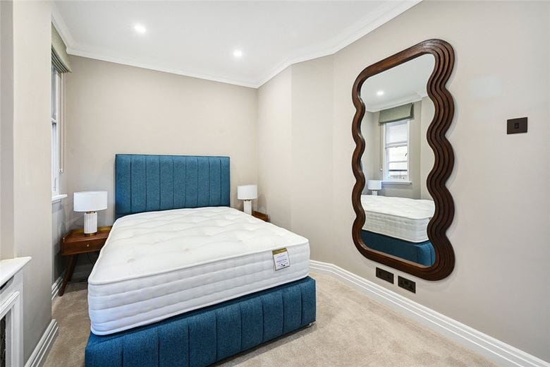 3 bedroom flat, Grosvenor Square, Mayfair W1K - Available