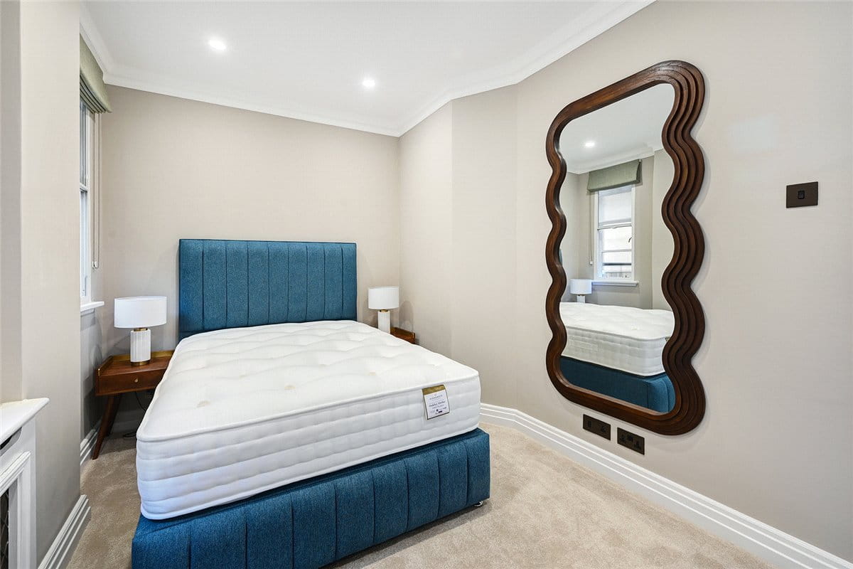 3 bedroom flat, Grosvenor Square, Mayfair W1K - Available