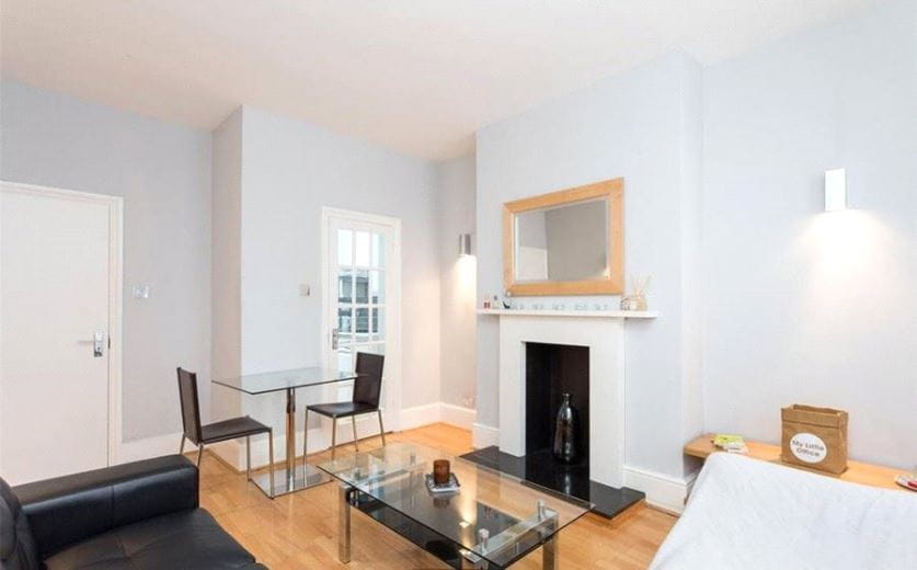 2 bedroom flat, Garrick House, Carrington Street W1J - Available