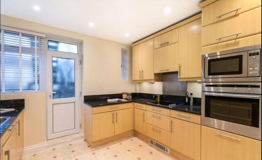 2 bedroom flat, Stafford Court, Kensington High Street W8 - Available