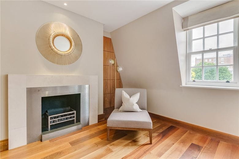 3 bedroom flat, Park Street, Mayfair W1K - Available