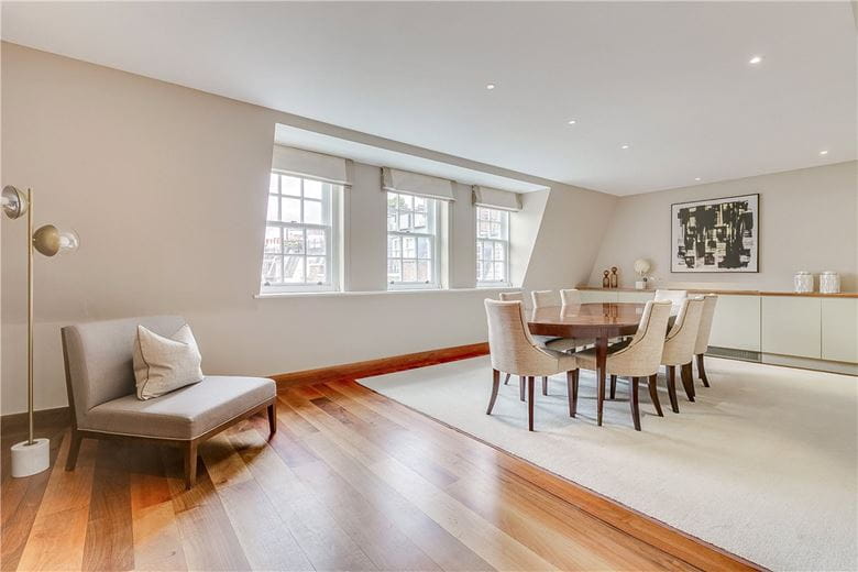 3 bedroom flat, Park Street, Mayfair W1K - Available