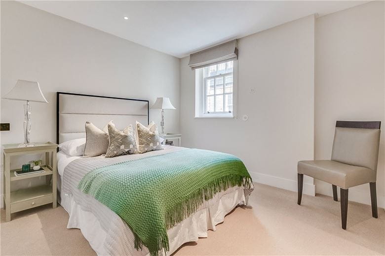 3 bedroom flat, Park Street, Mayfair W1K - Available