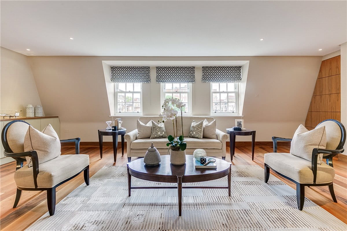 3 bedroom flat, Park Street, Mayfair W1K - Available