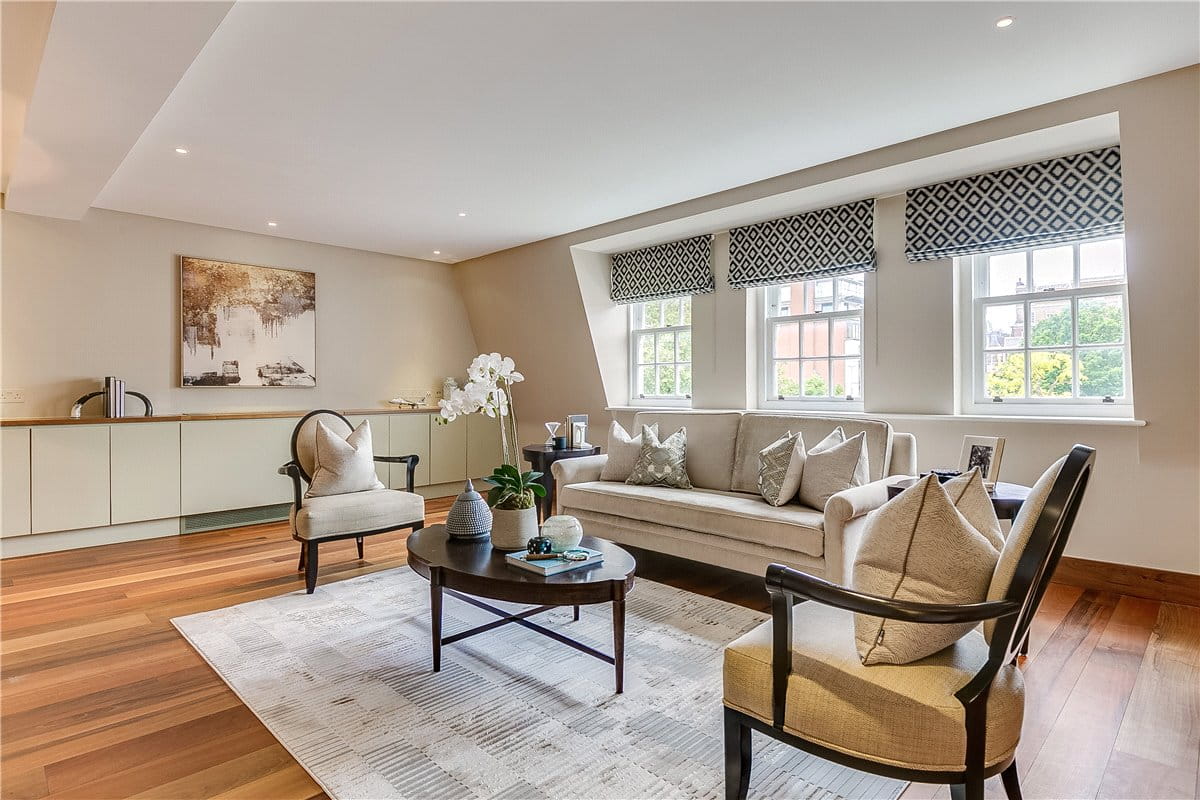 3 bedroom flat, Park Street, Mayfair W1K - Available