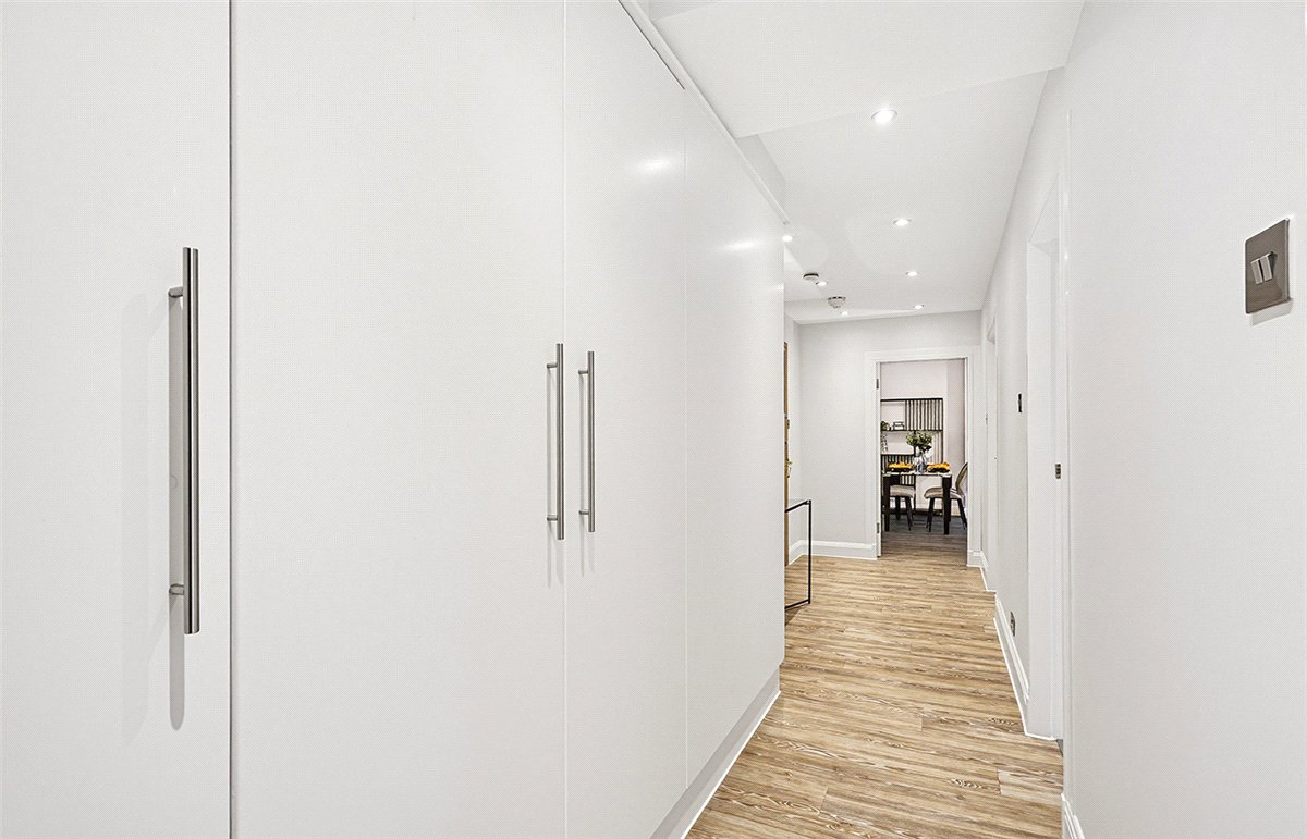2 bedroom flat, Richmond Court, 200 Sloane Street SW1X - Available