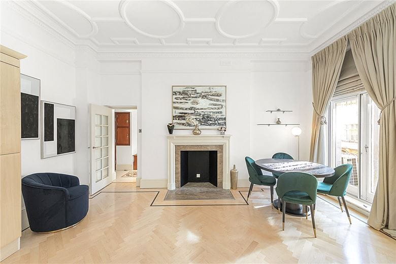 1 bedroom flat, Carlos Place, Mayfair W1K
