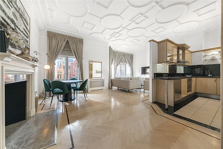 1 bedroom flat, Carlos Place, Mayfair W1K