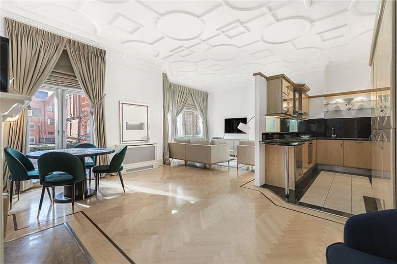 1 bedroom flat, Carlos Place, Mayfair W1K