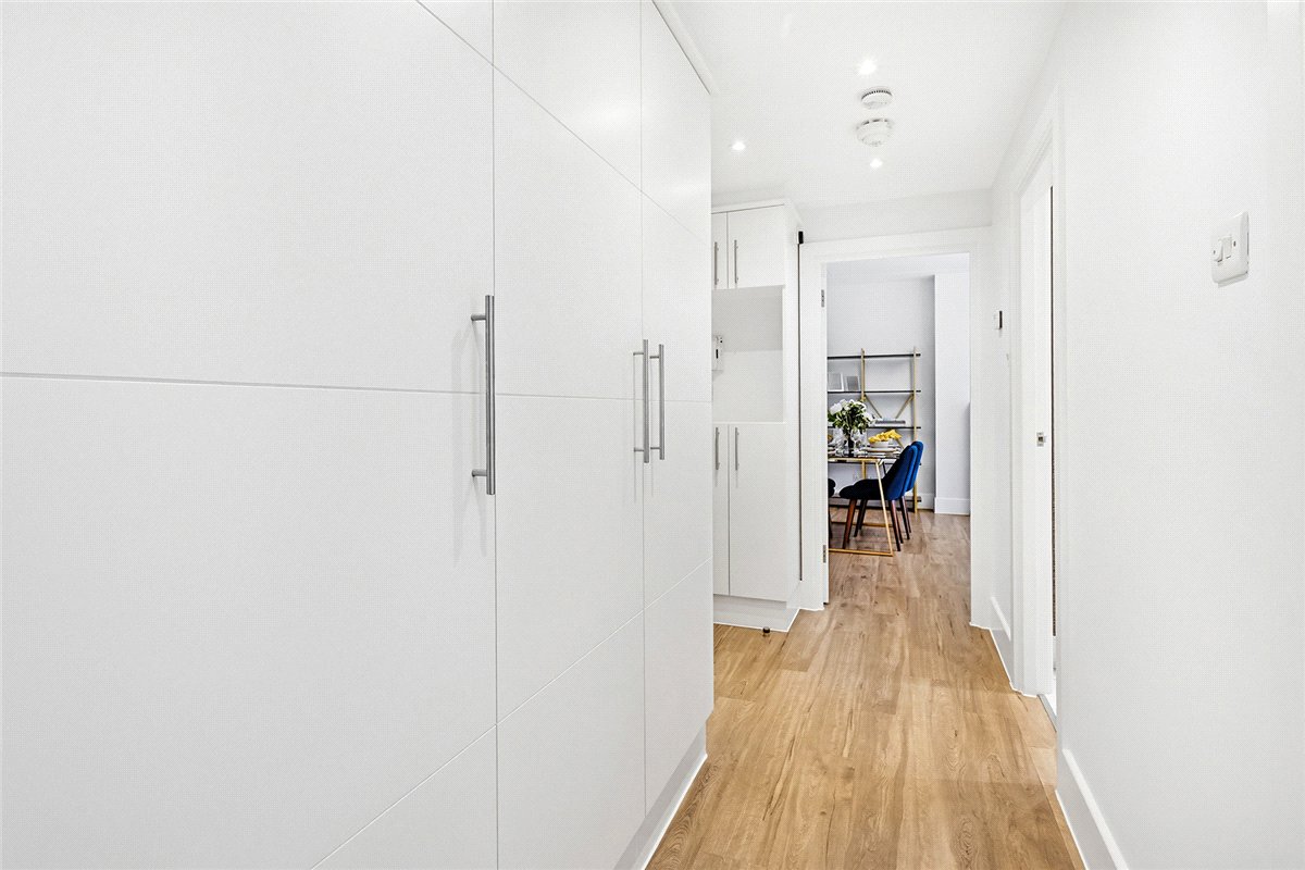 1 bedroom flat, Richmond Court, 200 Sloane Street SW1X - Available