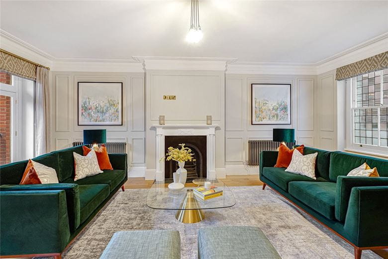 3 bedroom flat, St Georges Court, Gloucester Road SW7 - Available