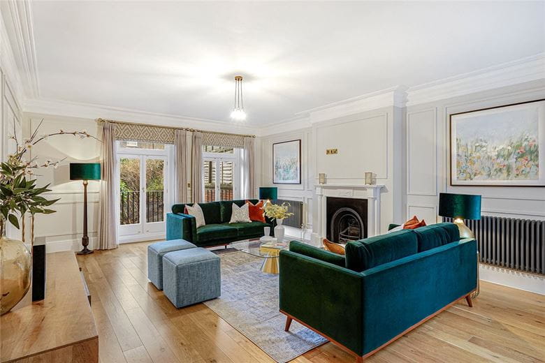 3 bedroom flat, St Georges Court, Gloucester Road SW7 - Available