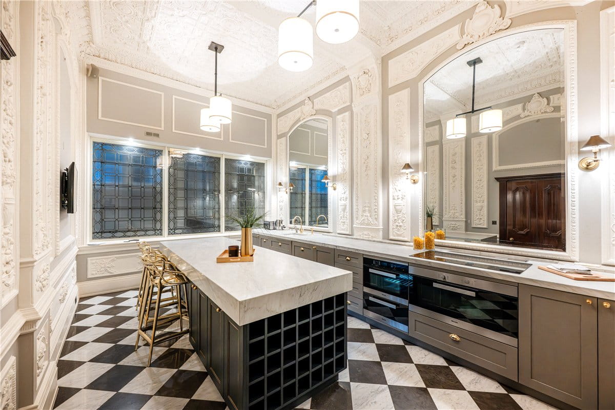 2 bedroom flat, Strand, Covent Garden WC2R - Available