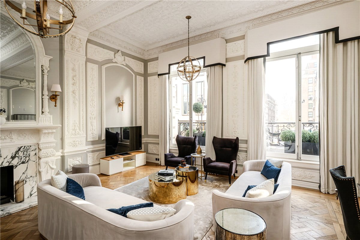 2 bedroom flat, Strand, Covent Garden WC2R - Available