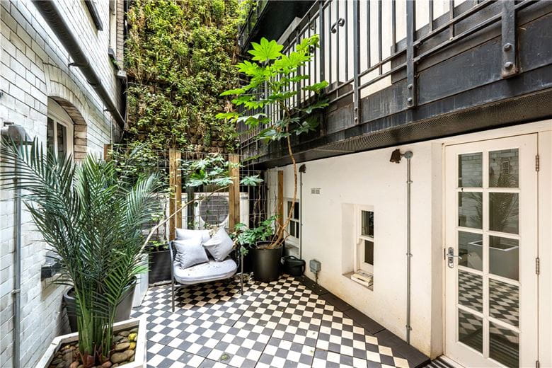 2 bedroom flat, Strand, Covent Garden WC2R - Available