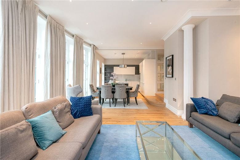 3 bedroom flat, Strand, Covent Garden WC2R - Available