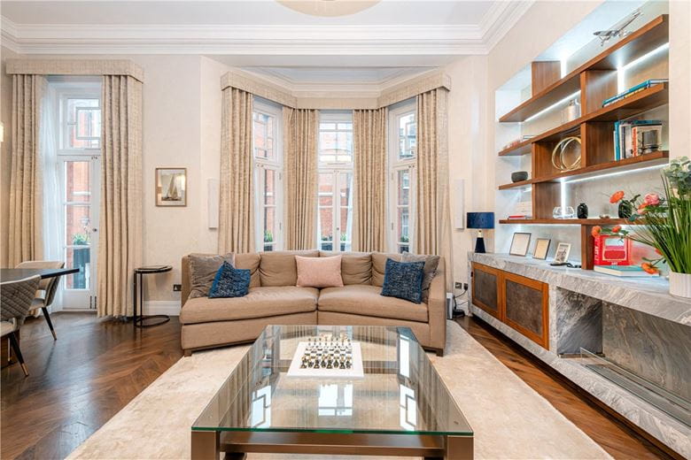 2 bedroom flat, Green Street, Mayfair W1K - Available