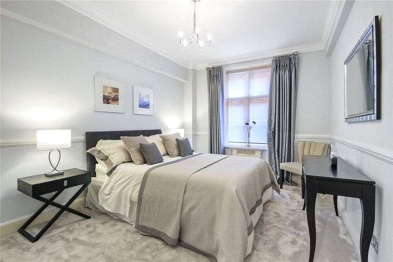 2 bedroom flat, South Audley Street, Mayfair W1K - Available