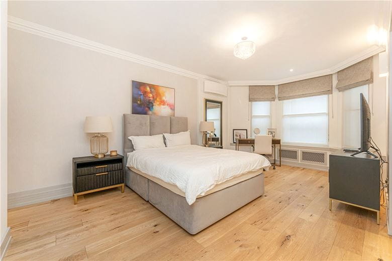 2 bedroom flat, Park Street, Mayfair W1K - Available