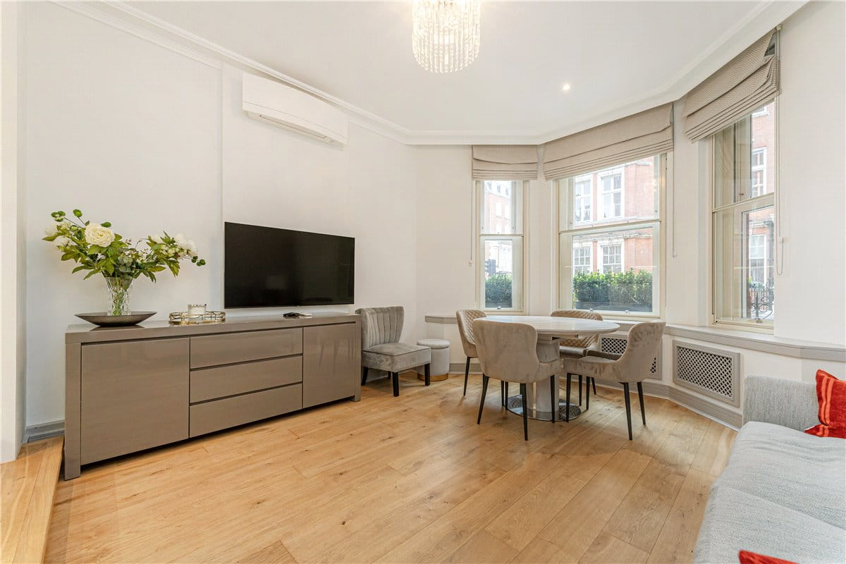 2 bedroom flat, Park Street, Mayfair W1K - Available