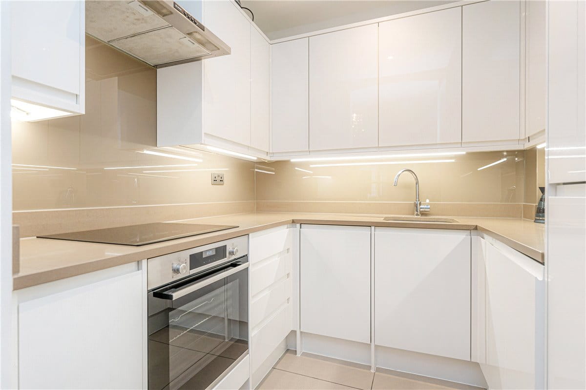 2 bedroom flat, Park Street, Mayfair W1K - Available