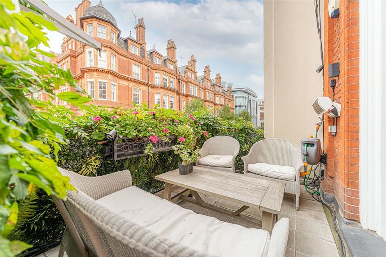 3 bedroom house, North Audley Street, London W1K - Available
