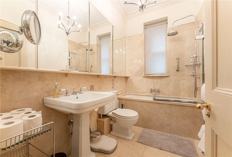 3 bedroom house, North Audley Street, London W1K - Available