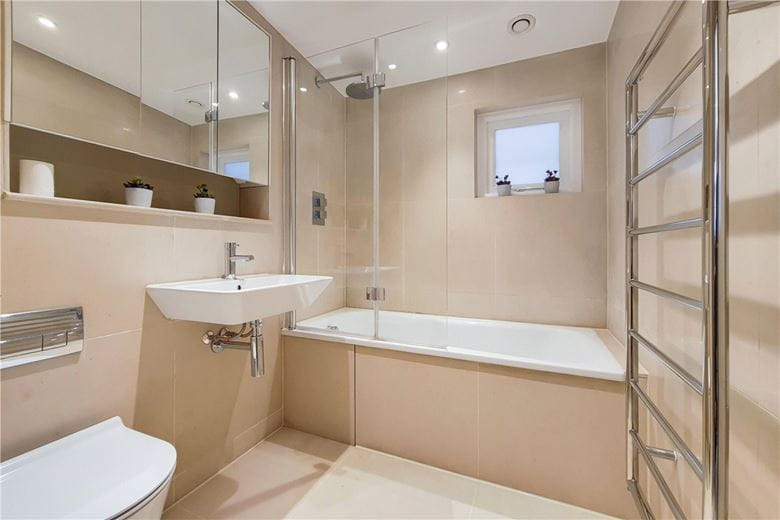 2 bedroom flat, Hertford Street, Mayfair W1J - Available