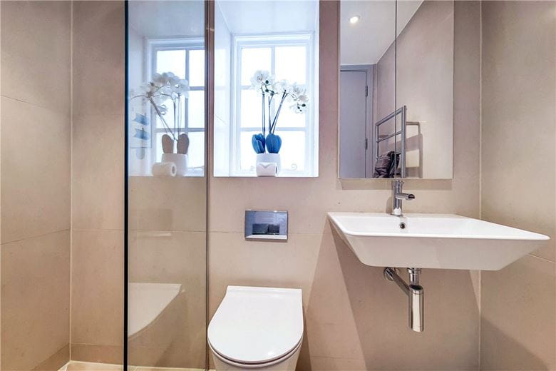 2 bedroom flat, Hertford Street, Mayfair W1J - Available