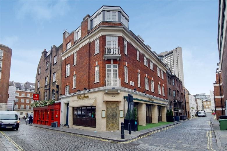 2 bedroom flat, Hertford Street, Mayfair W1J - Available