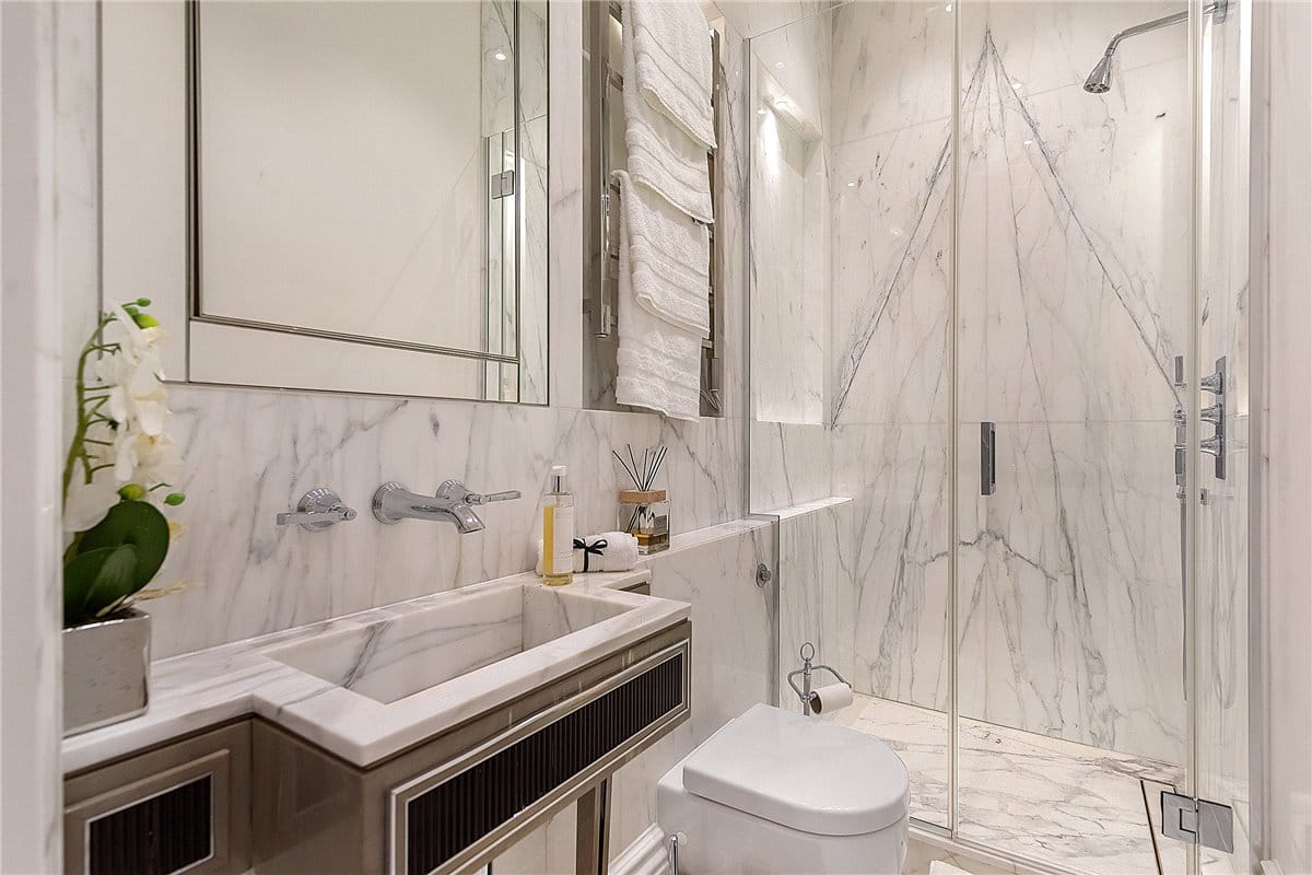 2 bedroom flat, Ennismore Gardens, Knightsbridge SW7 - Available