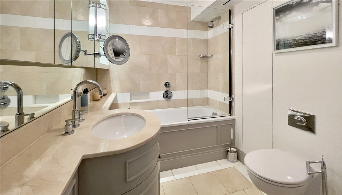 2 bedroom flat, Bourdon Street, Mayfair W1K - Available