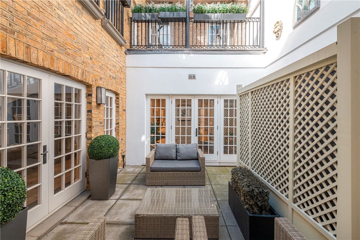 4 bedroom flat, Upper Brook Street, Mayfair W1K