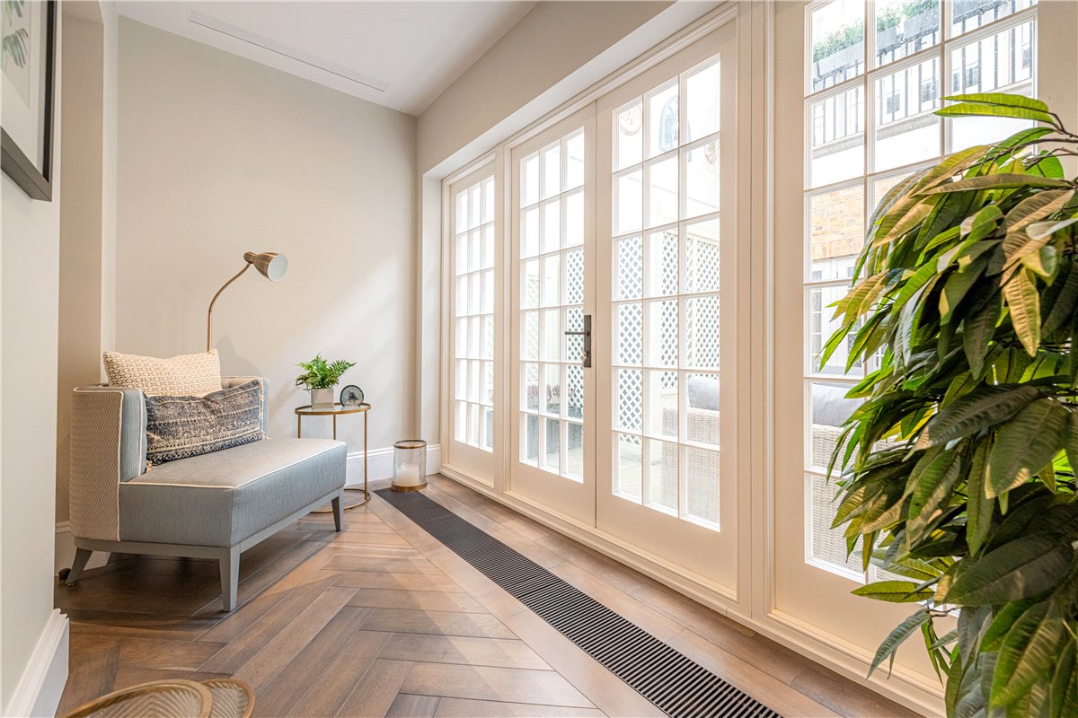 4 bedroom flat, Upper Brook Street, Mayfair W1K