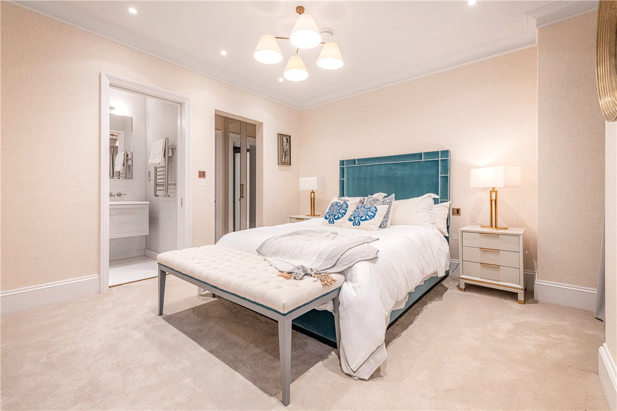 4 bedroom flat, Upper Brook Street, Mayfair W1K